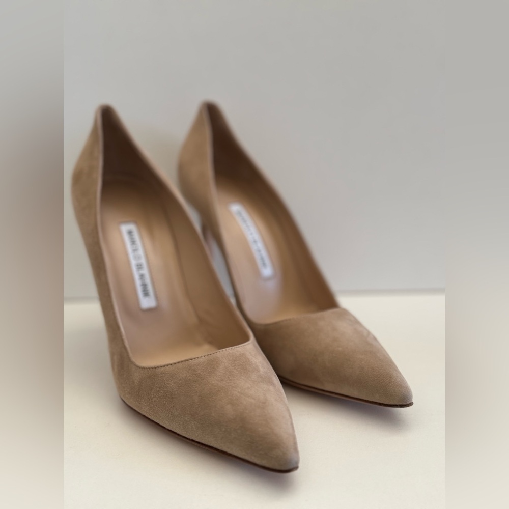 BB Manolo Blahnik beige suede pumps, heel 105